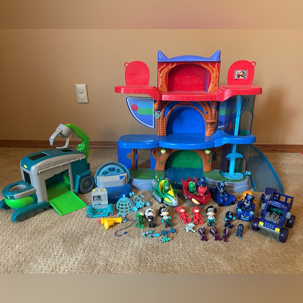 PJ Masks Headquarters Playset with Vehicles and Figures